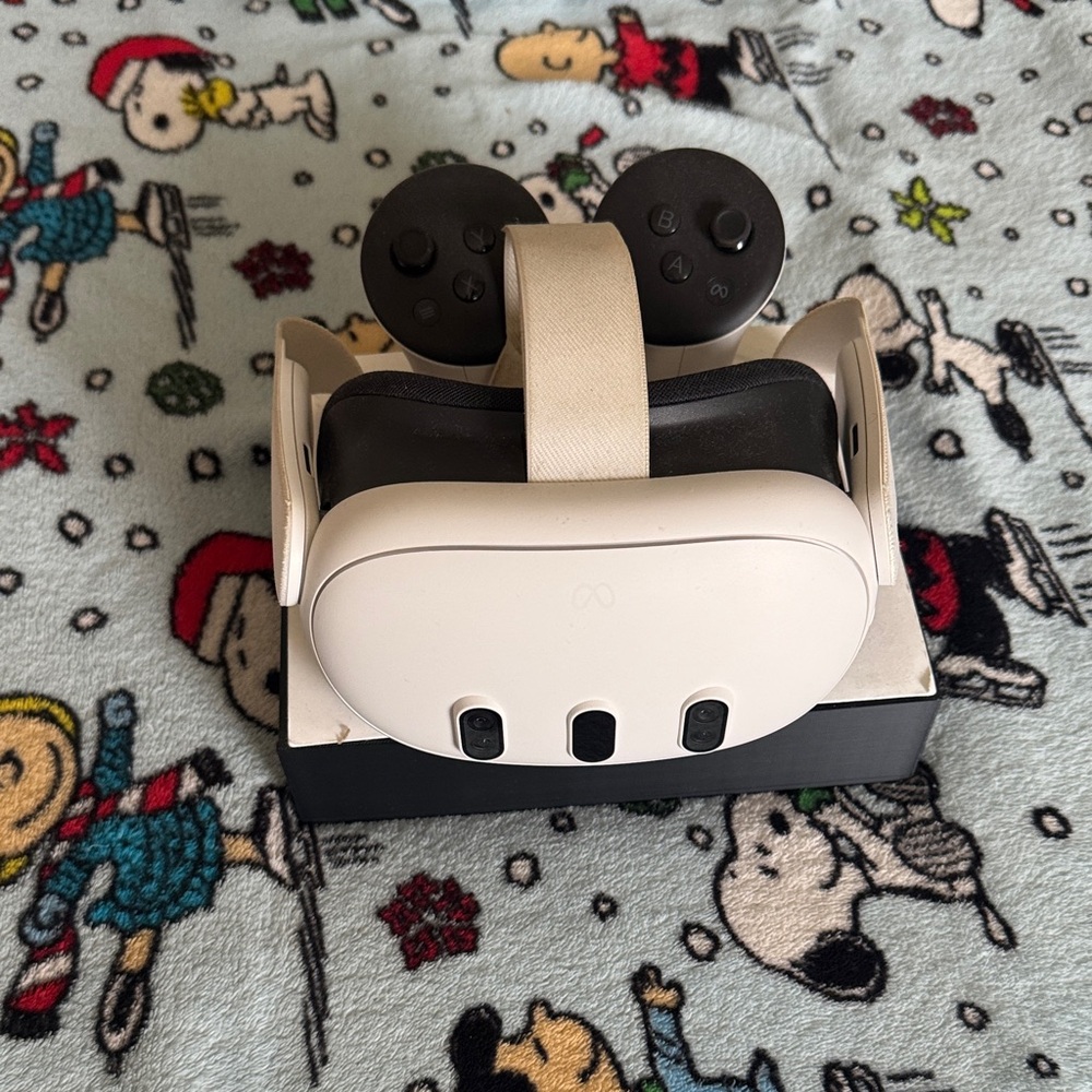 Meta Quest 3 VR Headset with Controllers